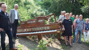 Kunstwerk bij Openluchttheater Valkenburg onthuld ter ere van 100-jarig bestaan